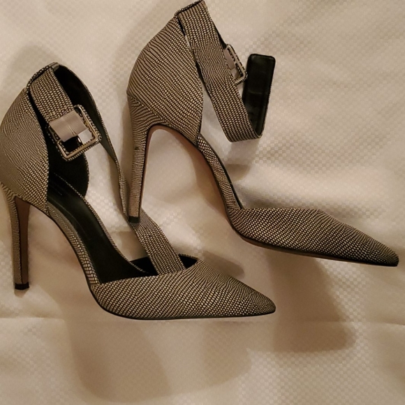 Snake Skin Pump - Picture 2 of 3